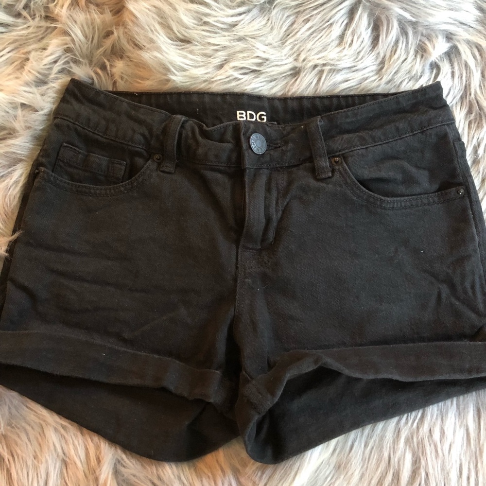 BDG Urban Outfitters mid rise Jean shorts !
